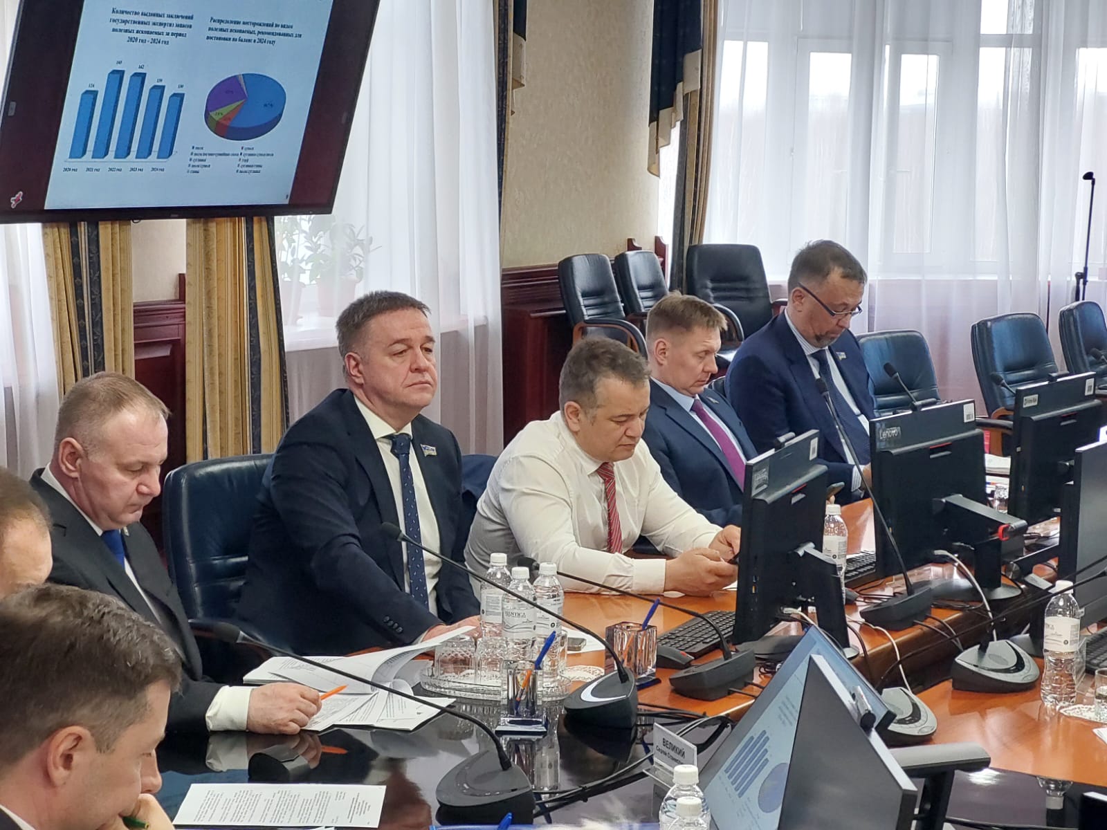 Депутаты Думы ХМАО готовятся ужесточить контроль за алкоголем и оптимизировать северный завоз Депутаты Думы ХМАО готовятся ужесточить контроль за алкоголем и оптимизировать северный завоз
